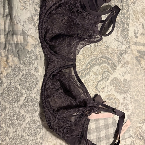 NWT Victoria Secret Lace Underwire Bra  purple - Picture 2 of 2
